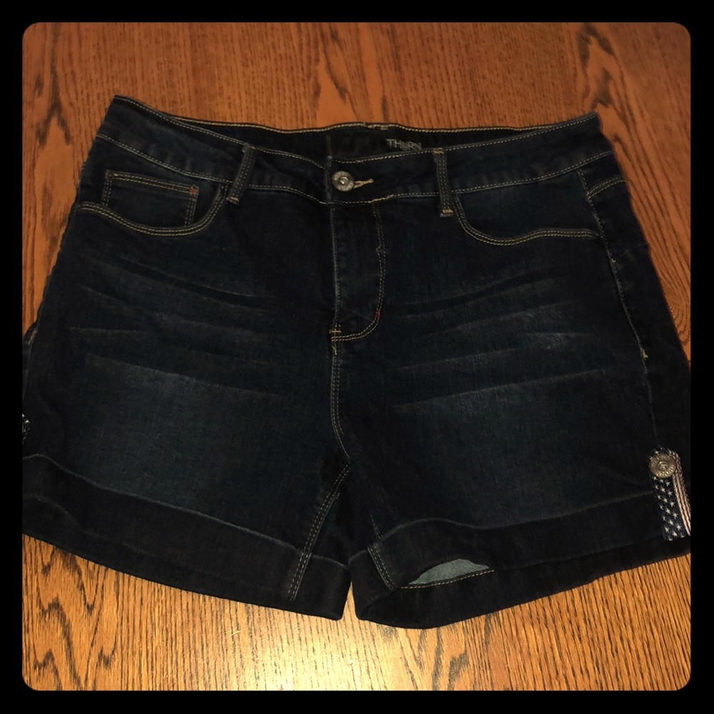 NWOT - Thorn Jean Shorts Sz 12, USA trim!